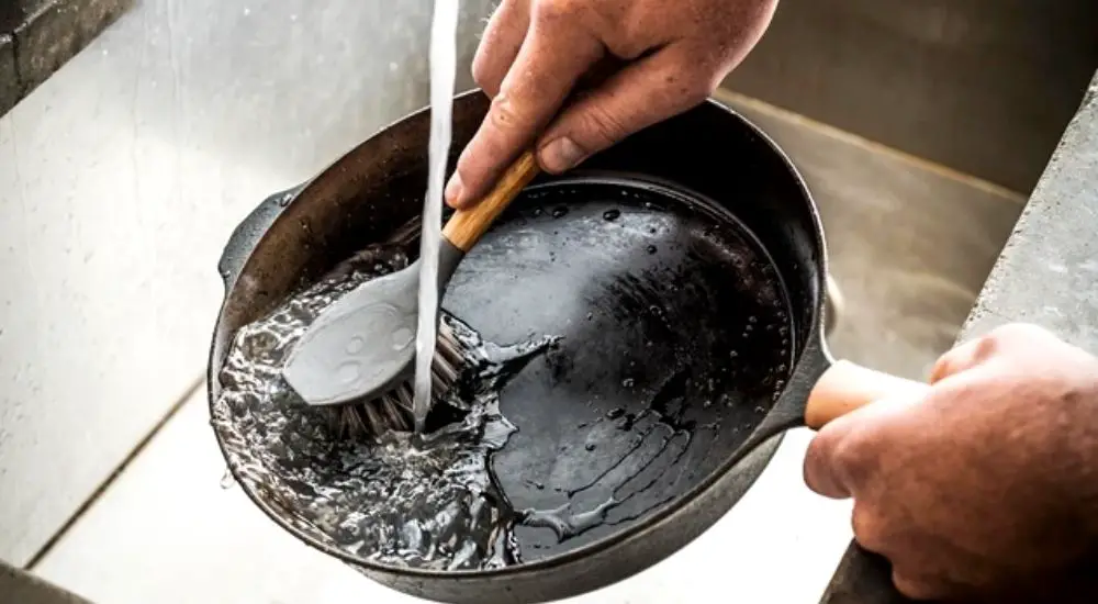 cleaning cast iron with salt